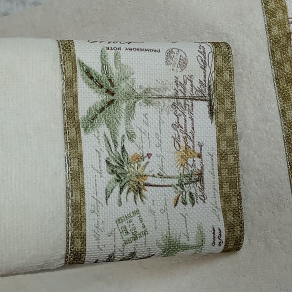 2 Avanti Colony Palm Cotton Fingertip Towels Ivory/Green Embellished Beading - Picture 2 of 12